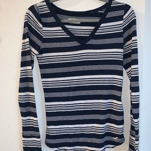Long-sleeve Hollister blouse, soft and fitted, great condition, size M
